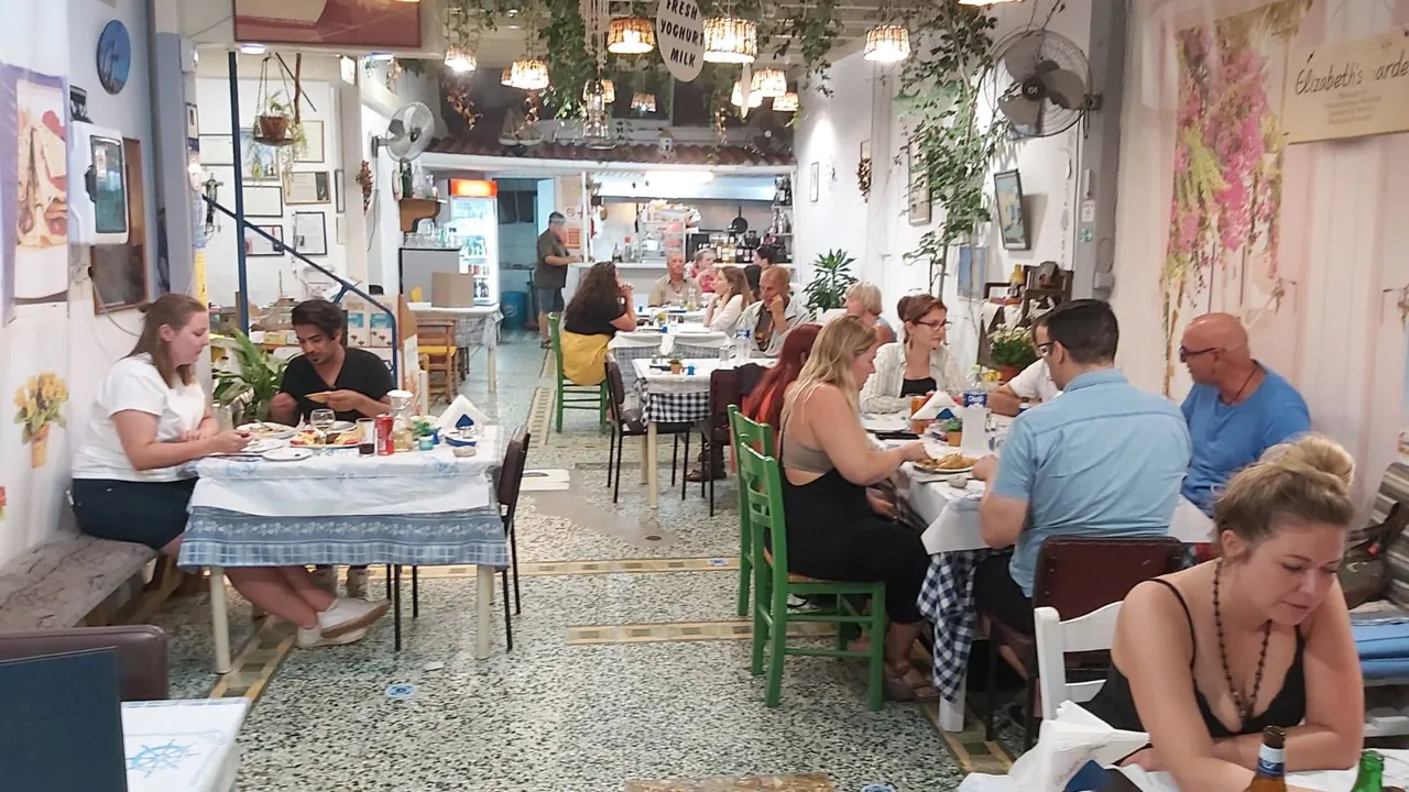 ELIZABETH’S GARDEN Image